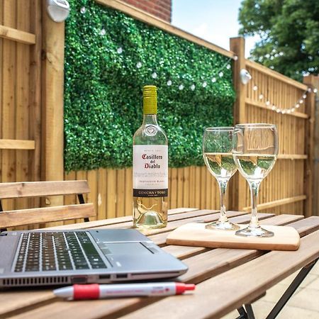 Welcome 4 Business Or Pleasure! Super Central Southampton 'City Vibes' # Stylish Apartment With Outside Space! 1-4 Guests Book Your City Break Or Pre-Cruise Stay! Close To Mayflower Theatre, Universities, Cruise Terminals, Hospitals & Shops! Exterior photo