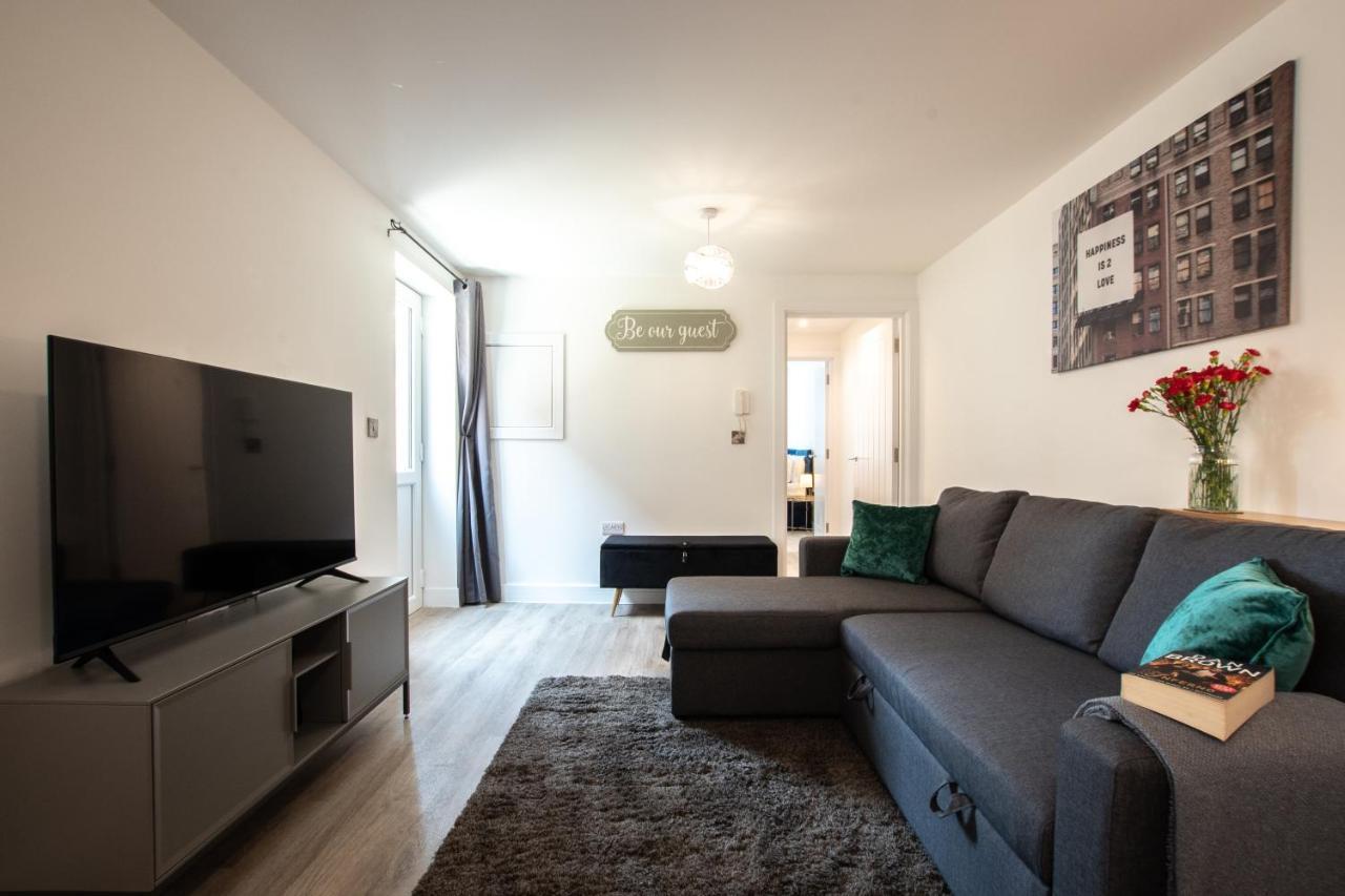 Welcome 4 Business Or Pleasure! Super Central Southampton 'City Vibes' # Stylish Apartment With Outdoor Space 1-4 Guests Book Your City Break Or Pre-Cruise Stay! Close To Mayflower Theatre, Universities, Cruise Terminals, Hospitals & Shops! Exterior photo