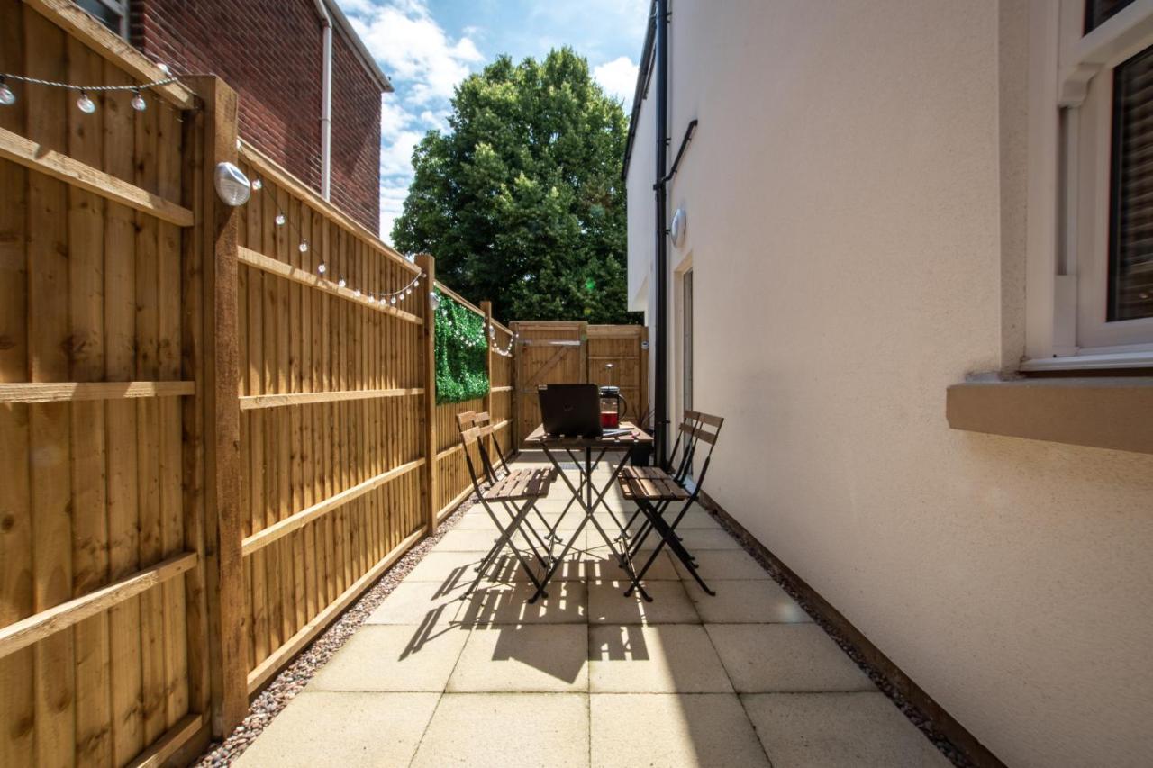 Welcome 4 Business Or Pleasure! Super Central Southampton 'City Vibes' # Stylish Apartment With Outdoor Space 1-4 Guests Book Your City Break Or Pre-Cruise Stay! Close To Mayflower Theatre, Universities, Cruise Terminals, Hospitals & Shops! Exterior photo