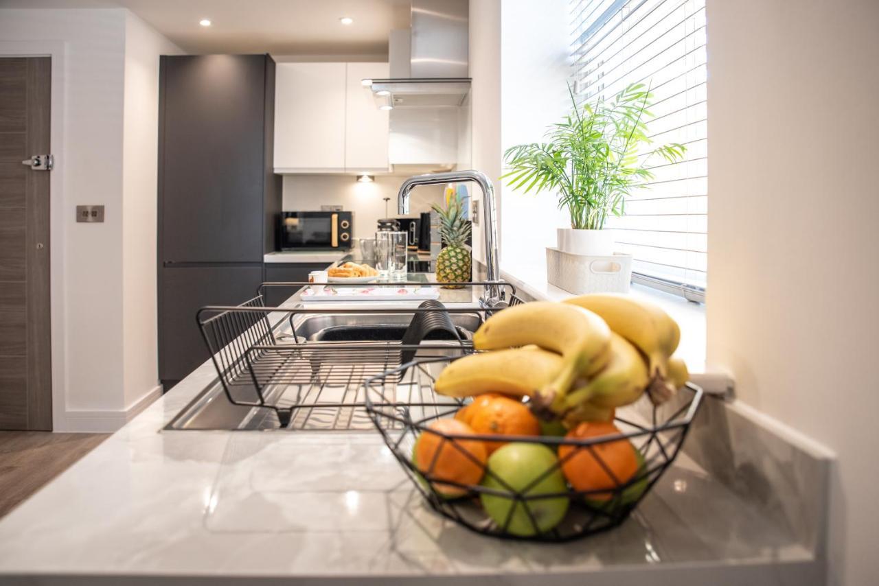 Welcome 4 Business Or Pleasure! Super Central Southampton 'City Vibes' # Stylish Apartment With Outdoor Space 1-4 Guests Book Your City Break Or Pre-Cruise Stay! Close To Mayflower Theatre, Universities, Cruise Terminals, Hospitals & Shops! Exterior photo