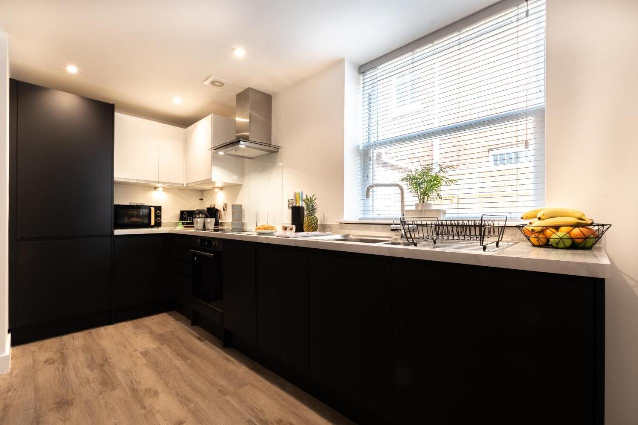 Welcome 4 Business Or Pleasure! Super Central Southampton 'City Vibes' # Stylish Apartment With Outdoor Space 1-4 Guests Book Your City Break Or Pre-Cruise Stay! Close To Mayflower Theatre, Universities, Cruise Terminals, Hospitals & Shops! Exterior photo