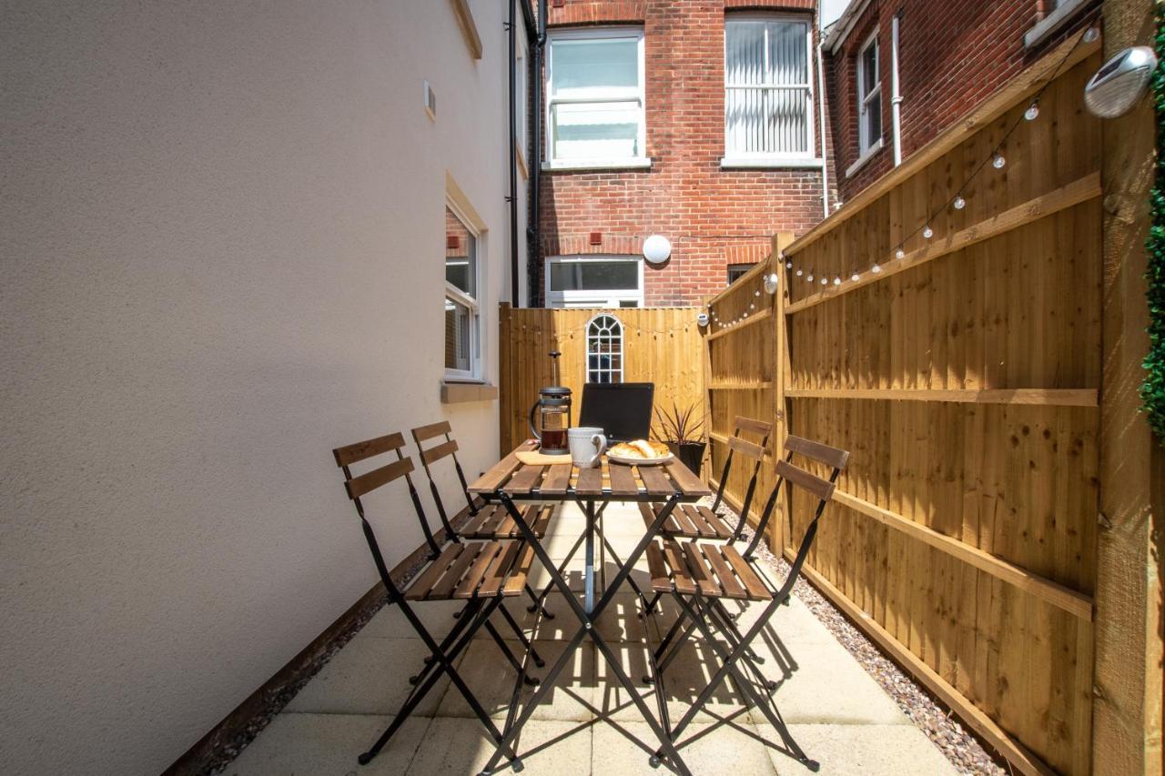 Welcome 4 Business Or Pleasure! Super Central Southampton 'City Vibes' # Stylish Apartment With Outdoor Space 1-4 Guests Book Your City Break Or Pre-Cruise Stay! Close To Mayflower Theatre, Universities, Cruise Terminals, Hospitals & Shops! Exterior photo