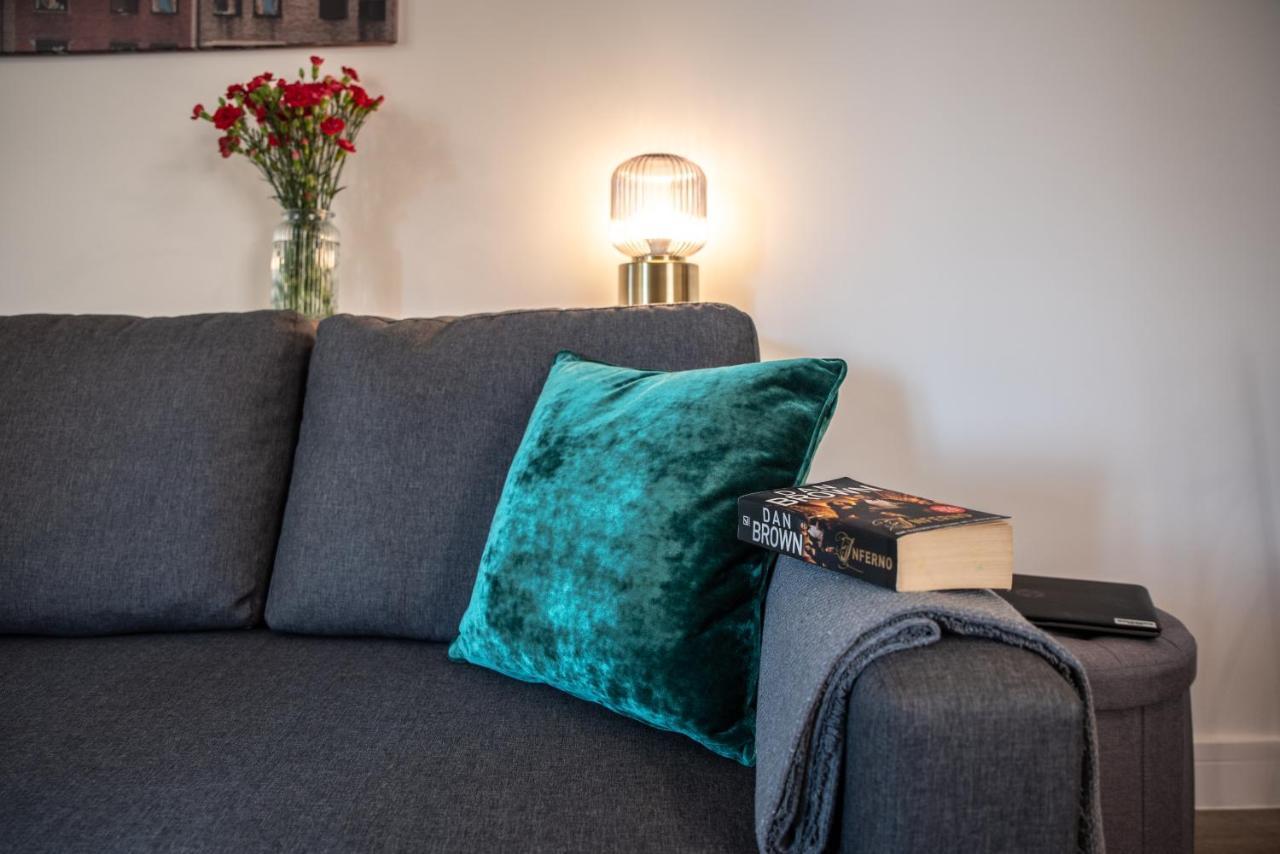 Welcome 4 Business Or Pleasure! Super Central Southampton 'City Vibes' # Stylish Apartment With Outdoor Space 1-4 Guests Book Your City Break Or Pre-Cruise Stay! Close To Mayflower Theatre, Universities, Cruise Terminals, Hospitals & Shops! Exterior photo